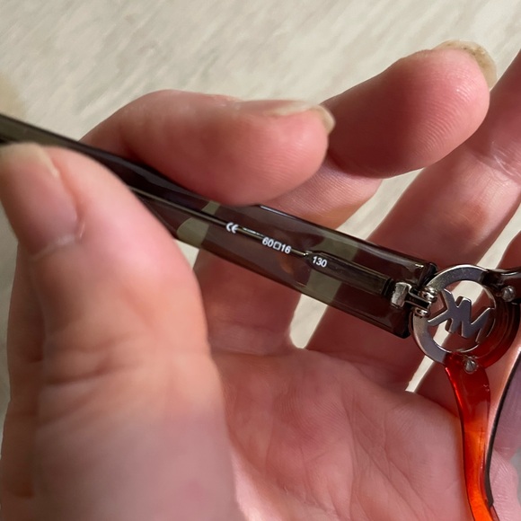 Michael kors sunglasses. - Picture 6 of 6